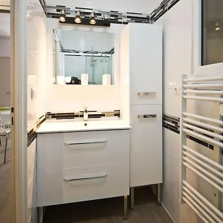 65 M2 200 M Gare T-g-v 400 M Centre-ville Grand Parking 250 Places Gratuit Face Au