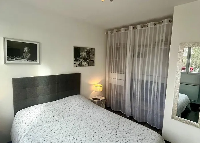 아파트 65 M2 200 M Gare T-g-v Et Fac 400 M Centre-ville Grand Parking 250 Places Gratuit Face Au *